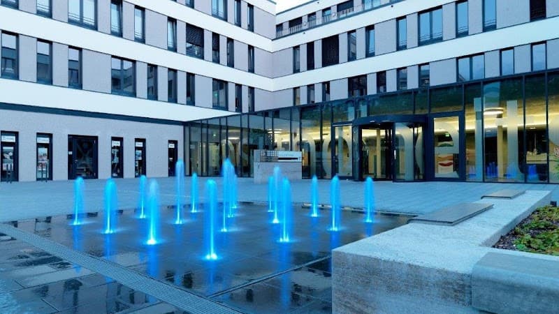 Berufsfachschule für Pflege, Krankenpflege und Krankenpflegehilfe (Carereer)