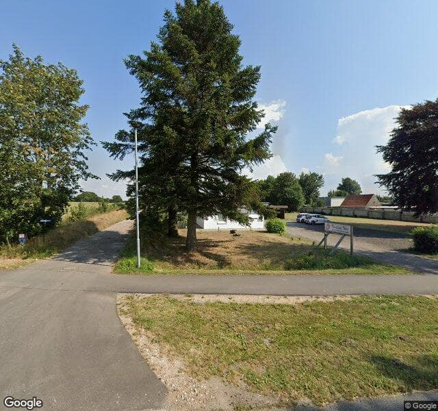 Hand mit Herz in Heide