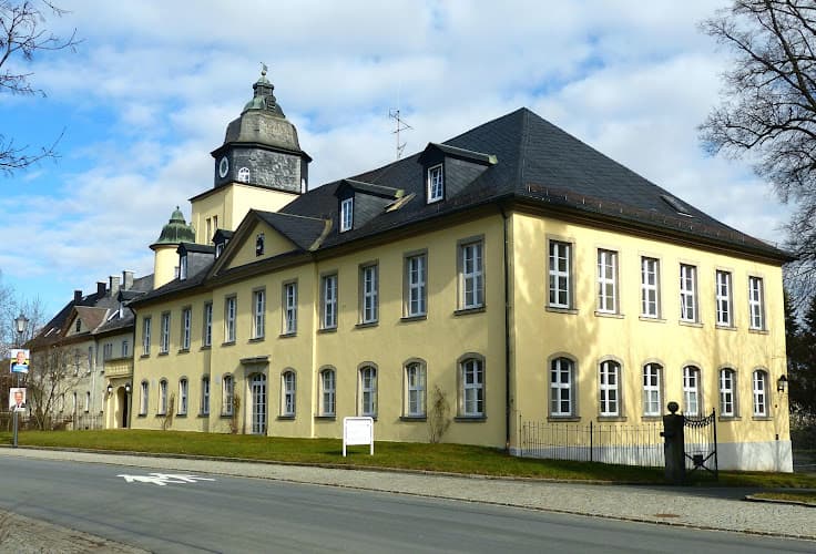 Schloß Zedtwitz Pflegeheim GmbH - Gebäude Alte Schule