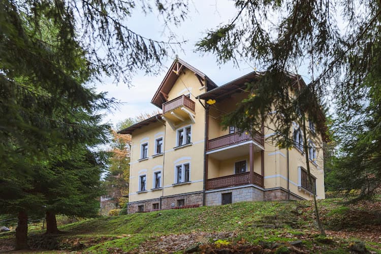 Schwester Monikas Kurzzeitpflege "Pension Haus Esther"