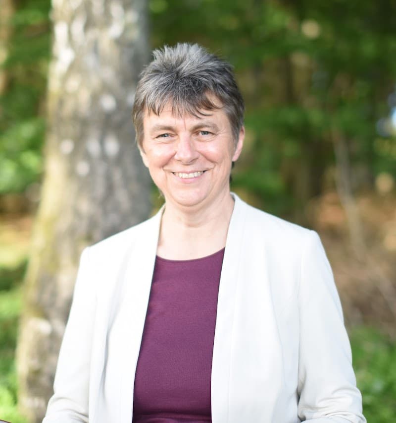 Trauerrednerin - Ilona Schneider , Hospiz- und Trauerbegleitung